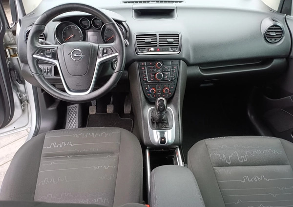 Opel Meriva cena 23900 przebieg: 143000, rok produkcji 2011 z Białobrzegi małe 172